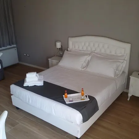 Emozioni E Relax Oda ve Kahvaltı 3*