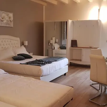 Emozioni E Relax Oda ve Kahvaltı 3*